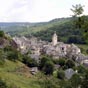 Le village de Saint-Chély-d'Aubrac est en vue.